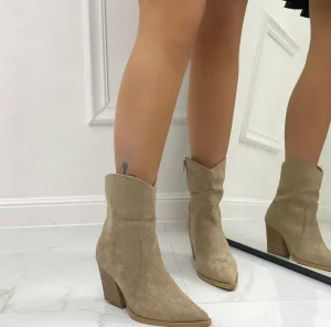 Primi Tacchi Flora - Stivale Donna Basso Texani Tacco Punta Beige Outlet